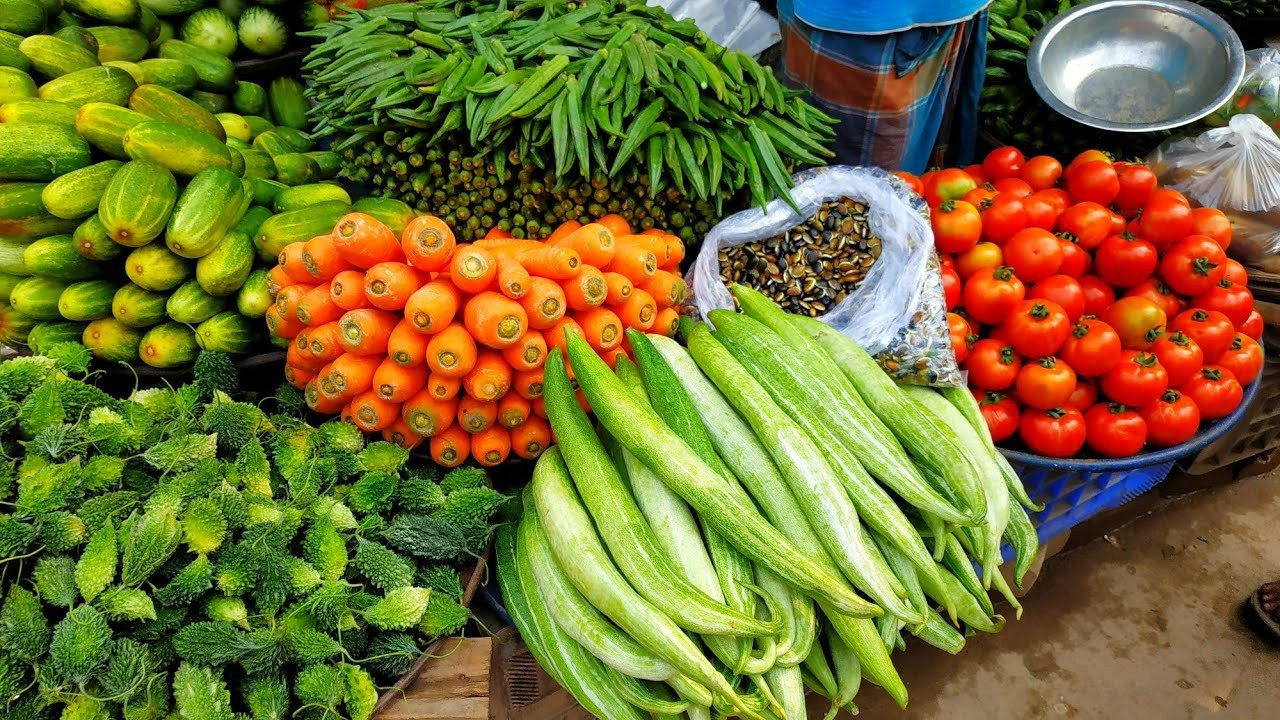 সবজি বাজারে স্বস্তি, কমেছে মুরগির দামও